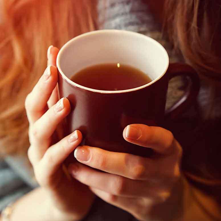 چرا نباید چای مانده را بنوشیم؟ | عوارض جدی خوردن چای کهنه دم