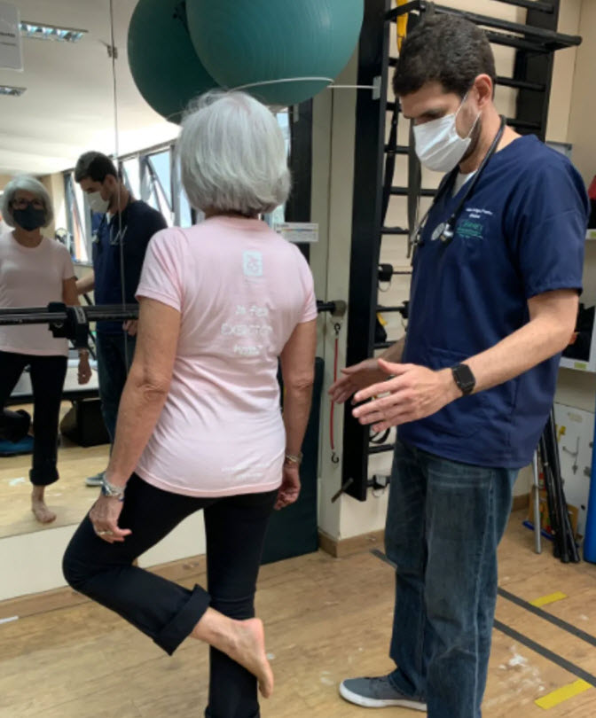 مدت زمان و توانایی ایستادن روی یک پا می‌تواند میزان خطر مرگ را در افراد مسن نشان دهد