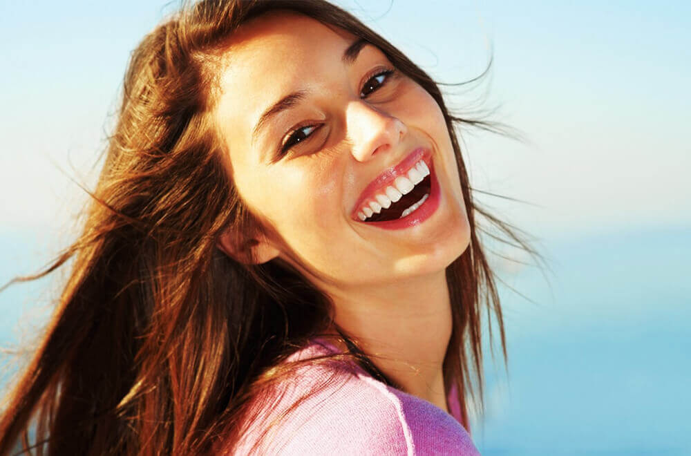 چرا زنان بلندتر و طولانی‌تر می‌خندند؟