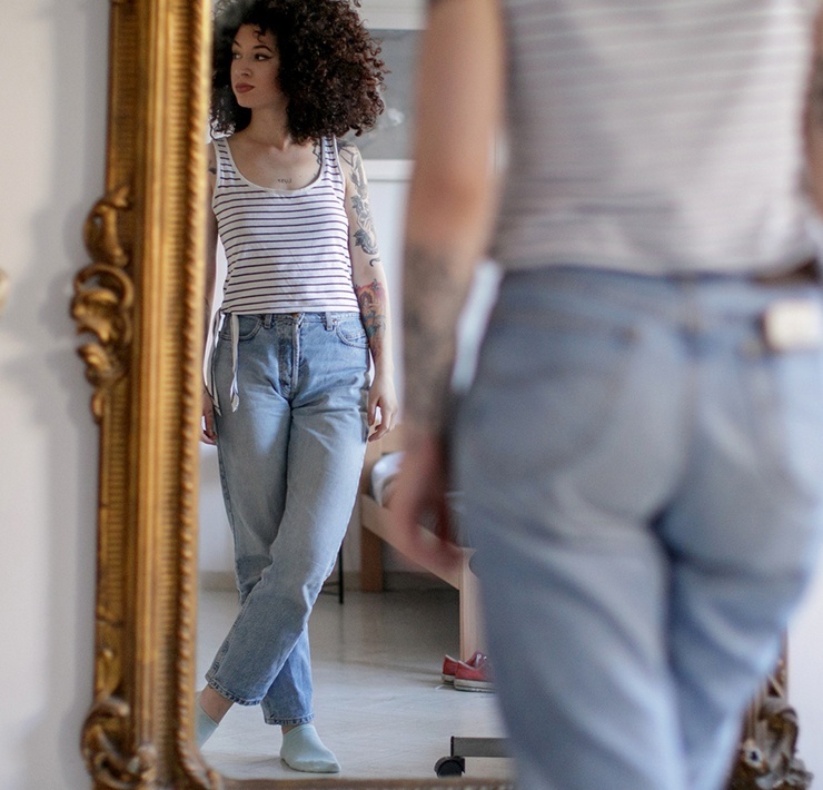 اشتباه رایج و بد خانم ها در پوشیدن شلوار جین