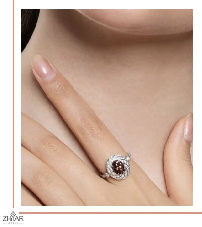 انگشتر مناسب حلقه ازدواج با سنگ قرمز به دست مدل