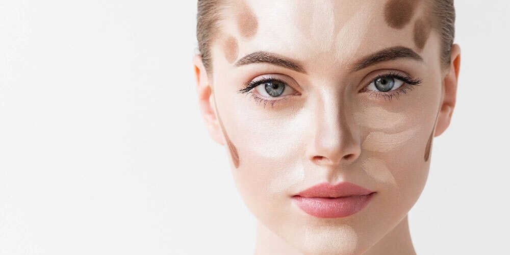 7 مرحله ساده و حرفه‌ای برای زاویه‌سازی صورت با آرایش صورت در خانه!