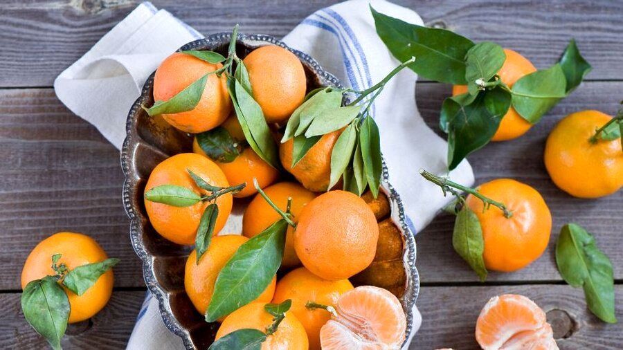 با یک نارنگی از شر شوره سر خلاص شوید