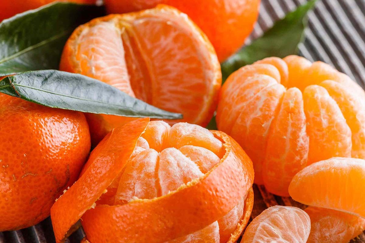 با یک نارنگی از شر شوره سر خلاص شوید