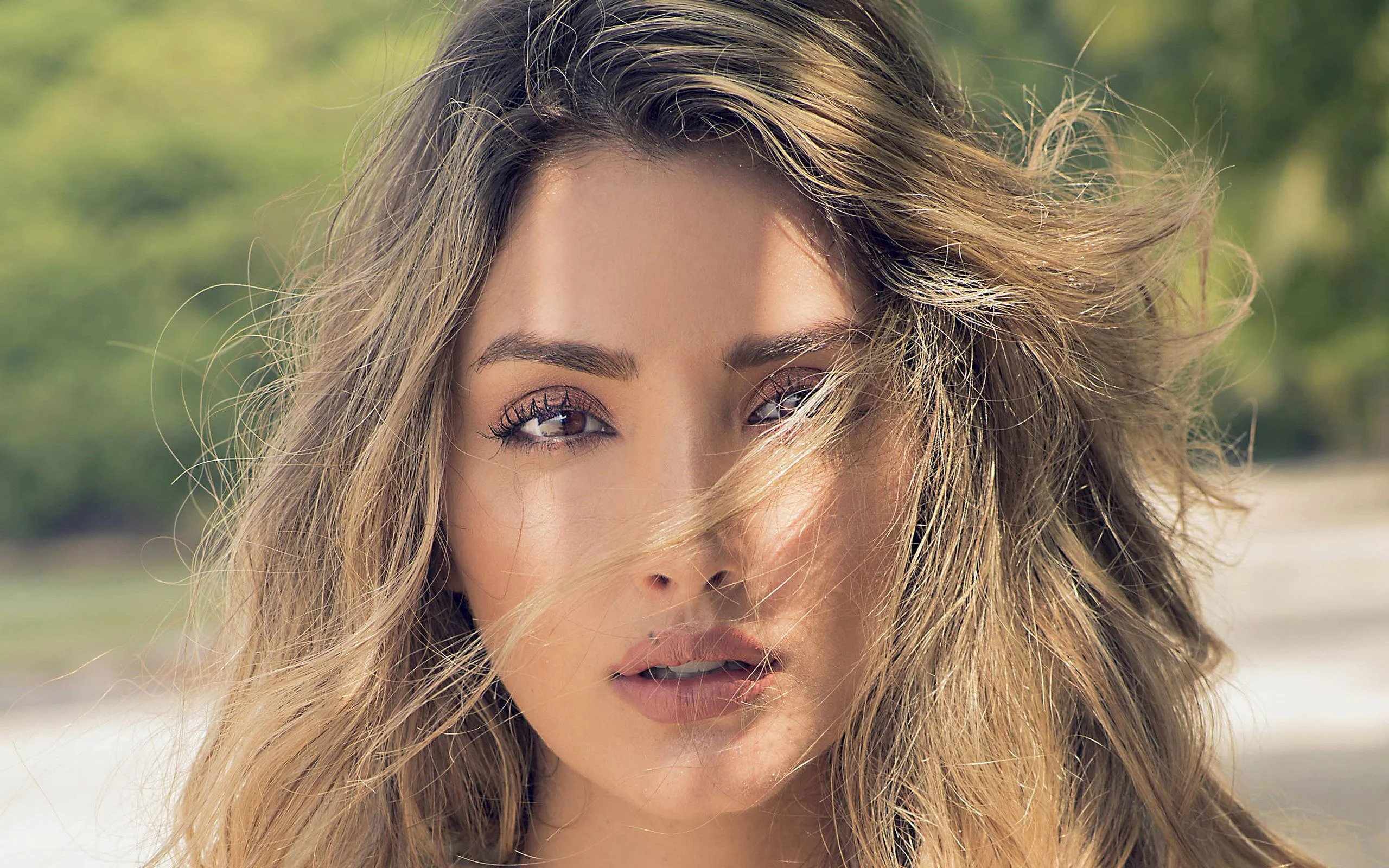 ۶ ترفند طبیعی برای زیباتر شدن خانم‌ها